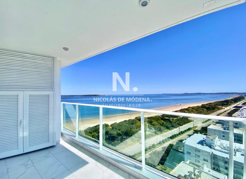 Apartamento En Mansa - Punta Del Este En Venta De 2 Dormitorios.