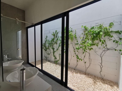 Casa En Venta Merida, Cholul En Privada, Modelo 220, A 4 Meses.