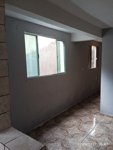 2 Casas Individuais A Do Fundo Com 4 Cômodos E Lavandcômodos