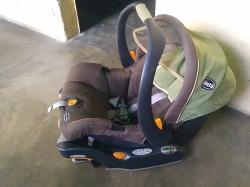 Silla Porta Bebe Chicco 37 Con Base Para Carro en venta en San