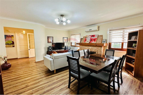 Se Vende Casa 4d,2b,5 Est. Sector Ñuñoa