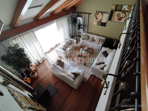 Casa En Venta De 6 Dorm. En La Reina