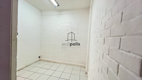 Local De 34 M² En Stripcenter Con Alto Flujo De Clientes
