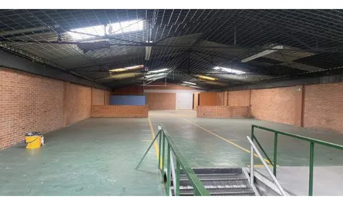 Bodega 215 M2 En Arriendo, Prado Veraniego