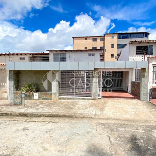 Hermosa Casa En Venta, Ubicada En Urbanizacion Arivana Circuito Cerrado. Puerto Ordaz