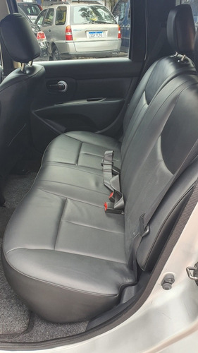 Imagem 6 de 9 de Nissan Livina 2012 1.8 Sl Flex Aut. 5p