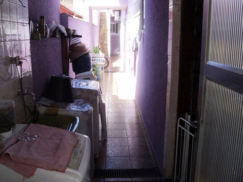 Imagem 6 de 30 de Bem Perto Da Praia Num Terreno De 5 X 25 Com Duas Vagas De Garagem - Hm663