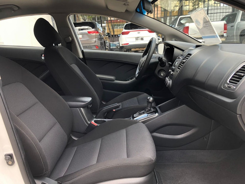 Imagen 10 de 15 de Kia Forte Lx 2.0