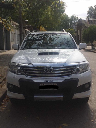 Imagen 4 de 6 de Toyota Sw4 2013 3.0 Srv Cuero I 171cv 4x4