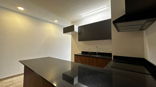 Departamento-estudio En Complejo Vertical, Zona Norte Premium, Mérida. Venta