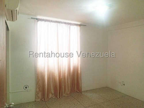 Erika Armeya Vende, Apartamentro En La Avenida Florencio Jimenez Al Oeste De Barqusimeto. Flex: 25-19704