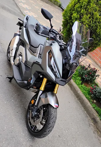 Honda X-adv 750cc.
