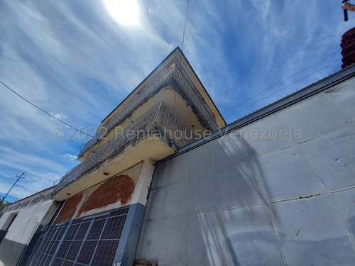 Monicam 23-1751 Edificio Comercial Con Destacada Ubicacion De Facil Acceso A La Autopista Y Alto Trafico, Para Desarrollar El Proyecto Que Desees, Amplio, Con Potencial