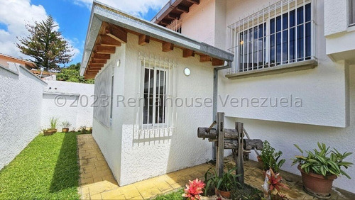 Casa En Venta En La Trinidad Remodelada En Calle Cerrada 25-5053 Jc