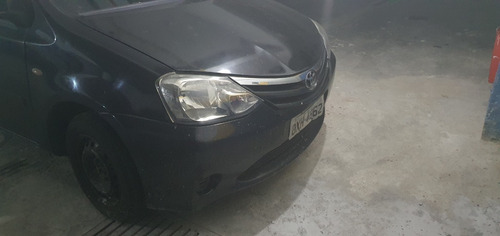 Imagem 2 de 15 de Toyota Etios