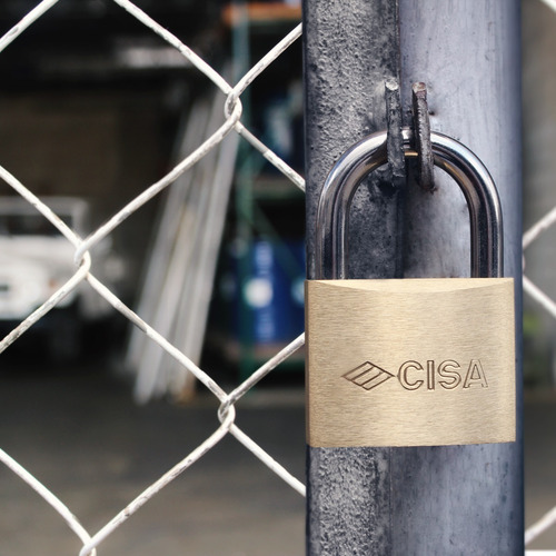 Imagen 5 de 10 de Candado De Arco 30mm De Laton Con 2 Llaves Cisa