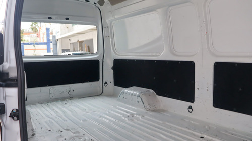 Nissan Urvan 2.5 Panel Amplia Aa Mt