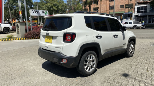Imagen 7 de 17 de Jeep Renegade Sport Plus 2022