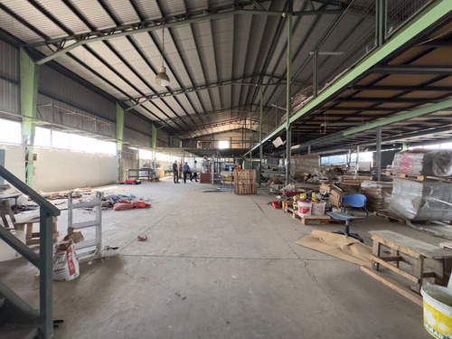 Bodega Con Oficinas En Sector Idustrial