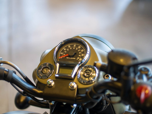 Imagen 10 de 23 de Royal Enfield Signals Marsh Grey Reserva Ya