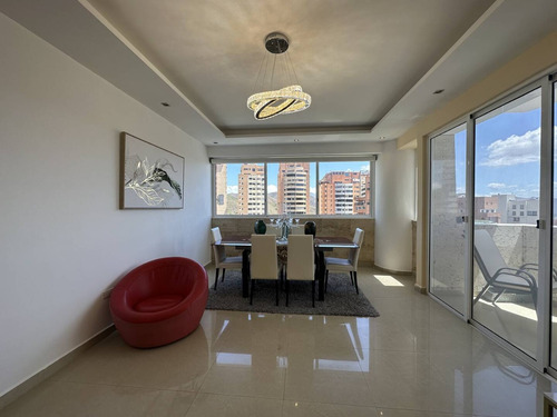 Josefina Toledo: Hermoso Apartamento En Venta En El Parral, 160m², Estudio, Maletero, Circuito De Cámaras, Balcón, Gym, Sauna, Planta Y Pozo, Piscina, Caney, 234907