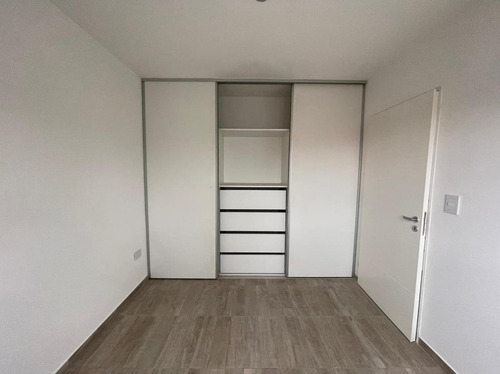 Imagen 14 de 16 de Dúplex Tipo Casa En Venta. Villa Elisa