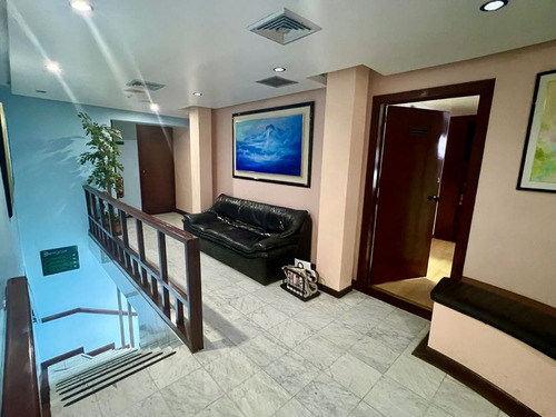 Imagen 10 de 26 de Venta Casa Comercial En Esquina Los Palos Grandes 376m2