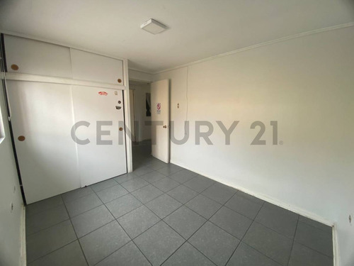 ¡amplia Casa En Arriendo 6d + 3b + Jardín + Quincho En ...
