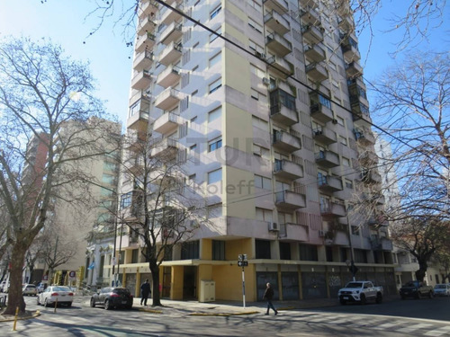 Imagen 4 de 21 de 53 Esquina 4. Departamento De 3 Dormitorios En Venta, La Plata.-