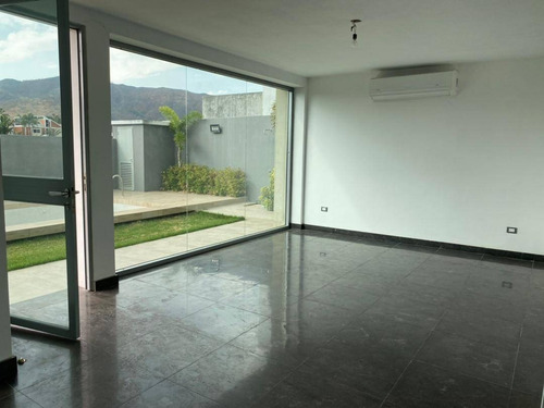 Imagen 11 de 13 de 140517 Lujosa Casa A Estrenar En Altos De Guataparo - Carmen María González 0412.4359728
