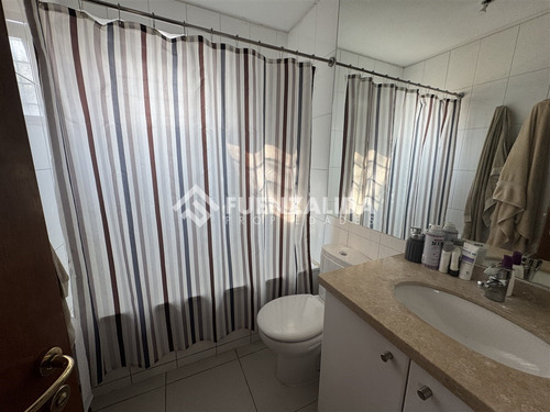 Casa En Venta De 5 Dorm. En Colina