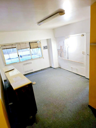 Oficina En Edificio De Categoría