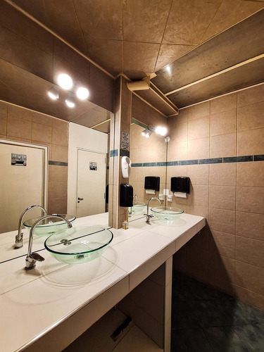 Destacada Vivienda, 5 Dormitorios En Ciudad De Mza