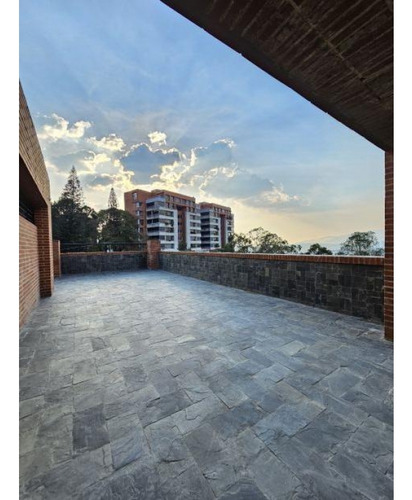En Venta Penthouse En Res. La Tahona Baruta