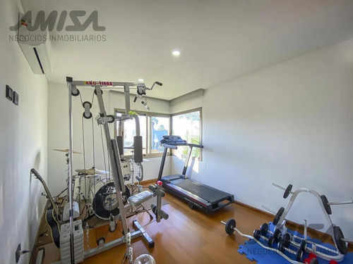 Imagen 21 de 22 de Casa - Miraflores (funes Hills)