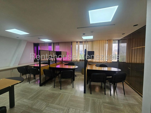 Oficina En Alquiler, Chuao, 83 Mts, 2518847