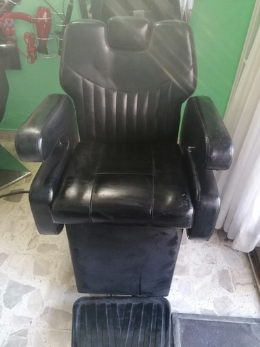 Imagen 1 de 6 de Sillon De Barbero Negro, Reclinable, Hidraulico, Usado,con D