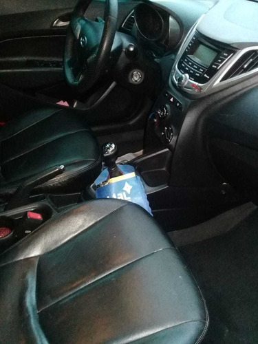 Imagem 3 de 12 de Hyundai Hb20x 2014 1.6 Premium Flex 5p
