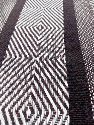 Poncho Artesanal Rombos Café Oscuro