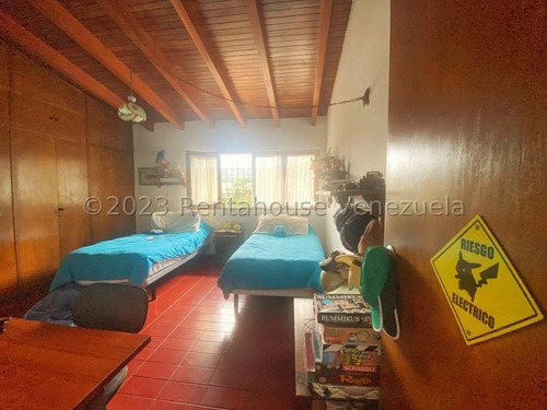 Casa En Venta En Prados Del Este Para Remodelar Calle Cerrada