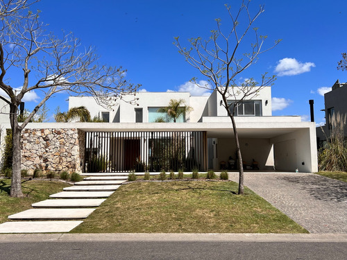 Casa  En Venta Ubicado En El Golf, Nordelta, Tigre