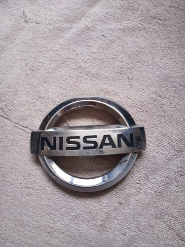 Emblema Delantero De Parrilla Nissan Tiida 2007-2012