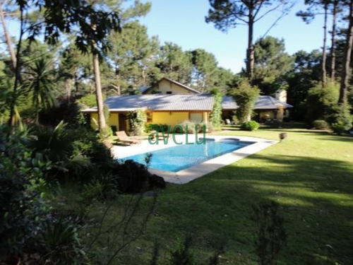Imagen 10 de 10 de Hermosa Residencia En Parque Burnett ,con Más De 6600 Mts. De Jardín Y 500 Mts2 Construidos . Consulte Venta!!- Ref: 794