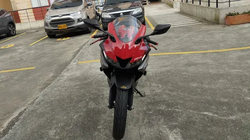Motocicleta R15. Modelo 2022 En Excelente Estado
