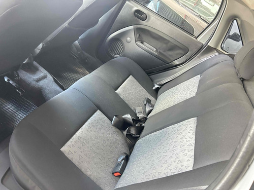 Ford Fiesta 1.6 MPI CLASS SEDAN 8V FLEX 4P MANUAL