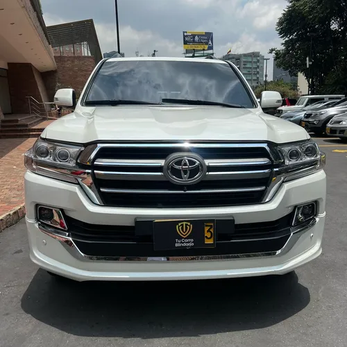 Toyota Land Cruiser 4.5 Imperial Lc200 Diésel