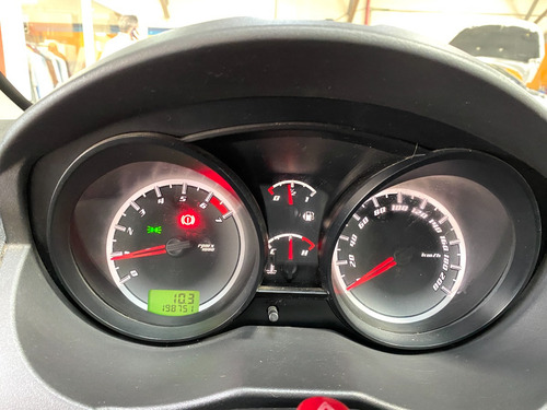 Imagen 18 de 24 de Ford Fiesta Max 1.6l Edge Plus 2013