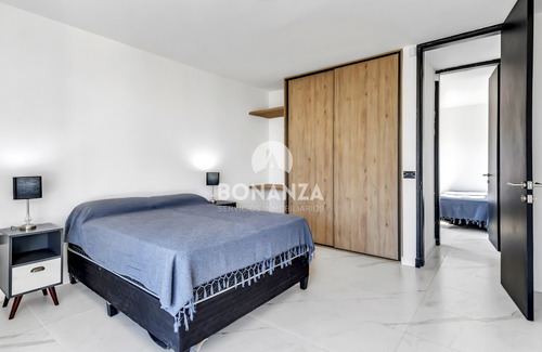 Casa En Venta A 50 Metros De La Playa. Piriápolis - Punta Colorada. Piscina 3 Dormitorios, 3 Baños