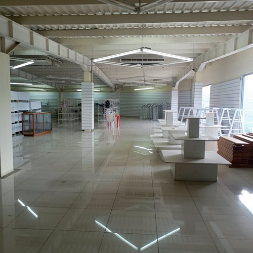 Venta - Alquiler Local En La 5ta Avenida, Centro Comercial Shoping Center