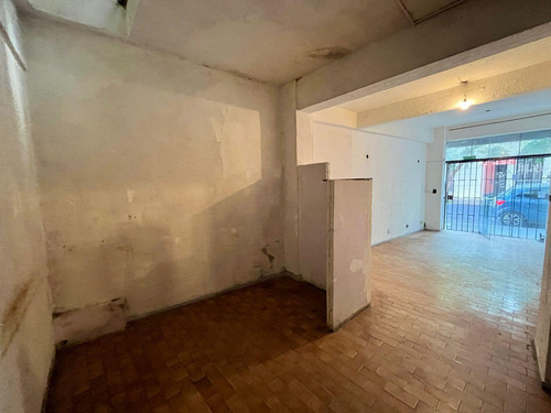 Alquiler O Venta - Local - Balvanera Calle Saavedra A Metros De Av Belgrano Y Av Jujuy